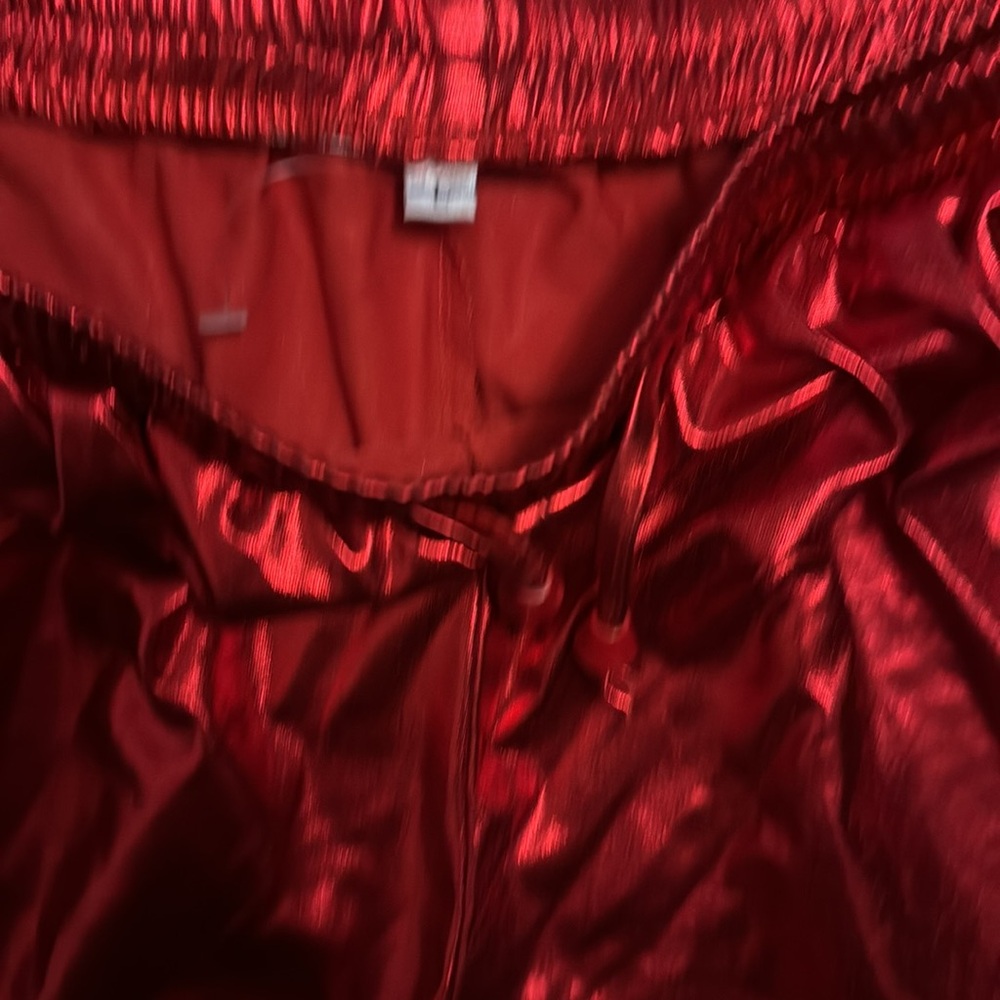Metallic Shorts with Pockets (red) - Picture 5 of 5